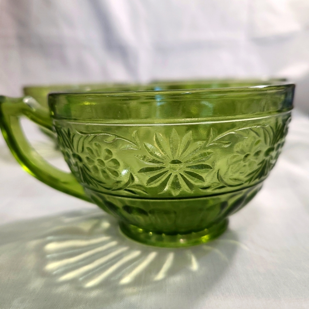 Vintage Avocado Green 5oz Handled Cups Daisy Indiana Glass